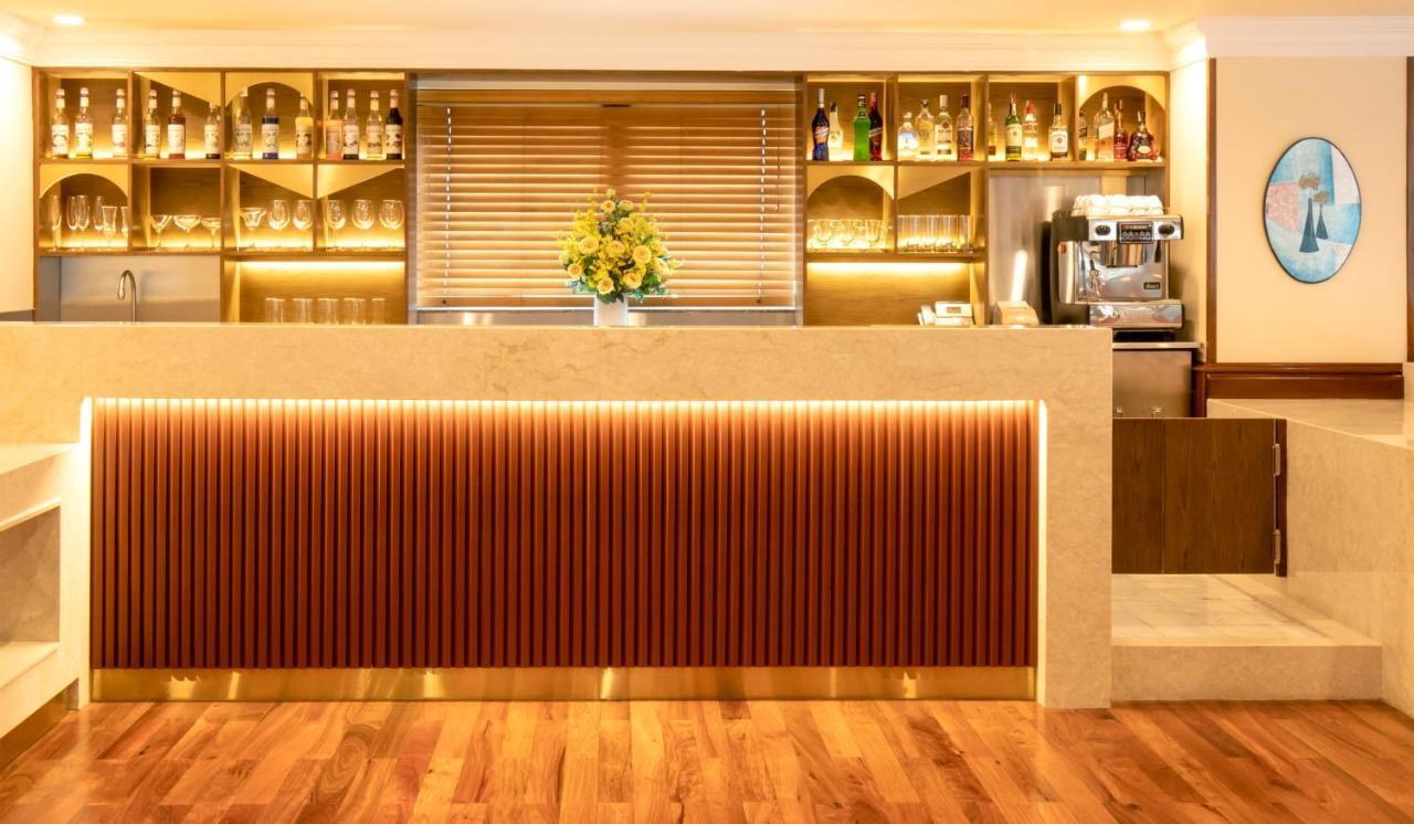 Sherwood Residence Hô Chi Minh-Ville Extérieur photo The bar at the hotel