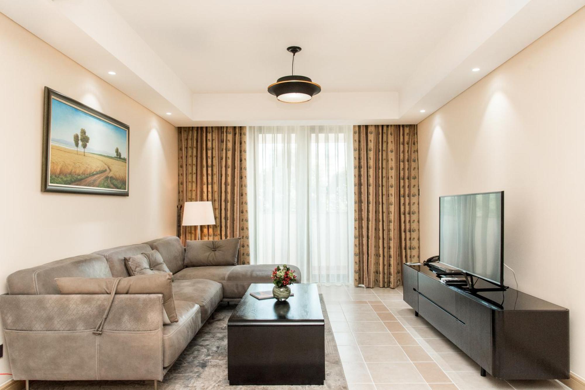 Sherwood Residence Hô Chi Minh-Ville Extérieur photo A living room in a typical apartment
